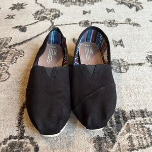 TOMS Women's Black Classic Slip On Casual Canvas Shoes Size 9.5